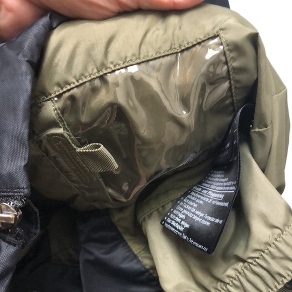 Burton Winter Hiking Snow Jacket with Lots Of Compartments For Personal Storage - Picture 7 of 14